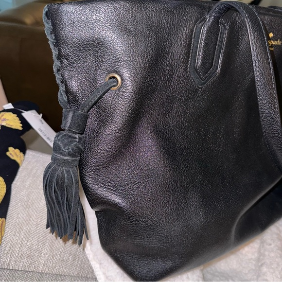 Kate Spade Tassel Tote. - Picture 2 of 5